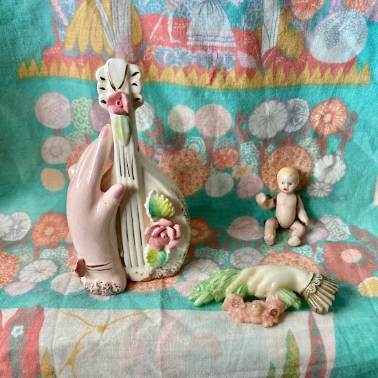 003 マンドリンを持つ手のセラミックハンドオブジェ 左手