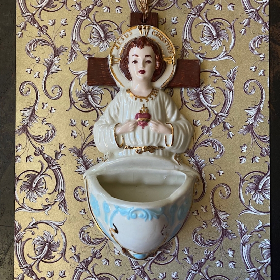 キリスト・エルサレム聖水の置物 燃える聖心を抱いた愛らしいキリストの聖水盤